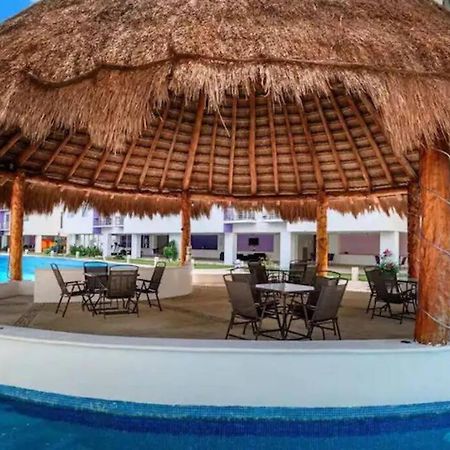 Home & Office Cancun Pool Exterior photo