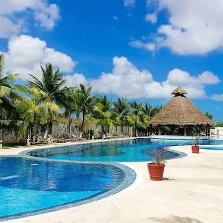 Home & Office Cancun Pool Exterior photo